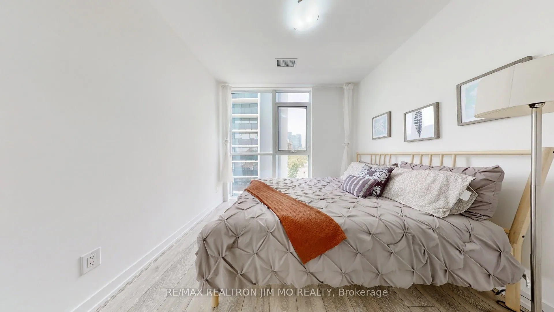 159 Wellesley Street E, #401