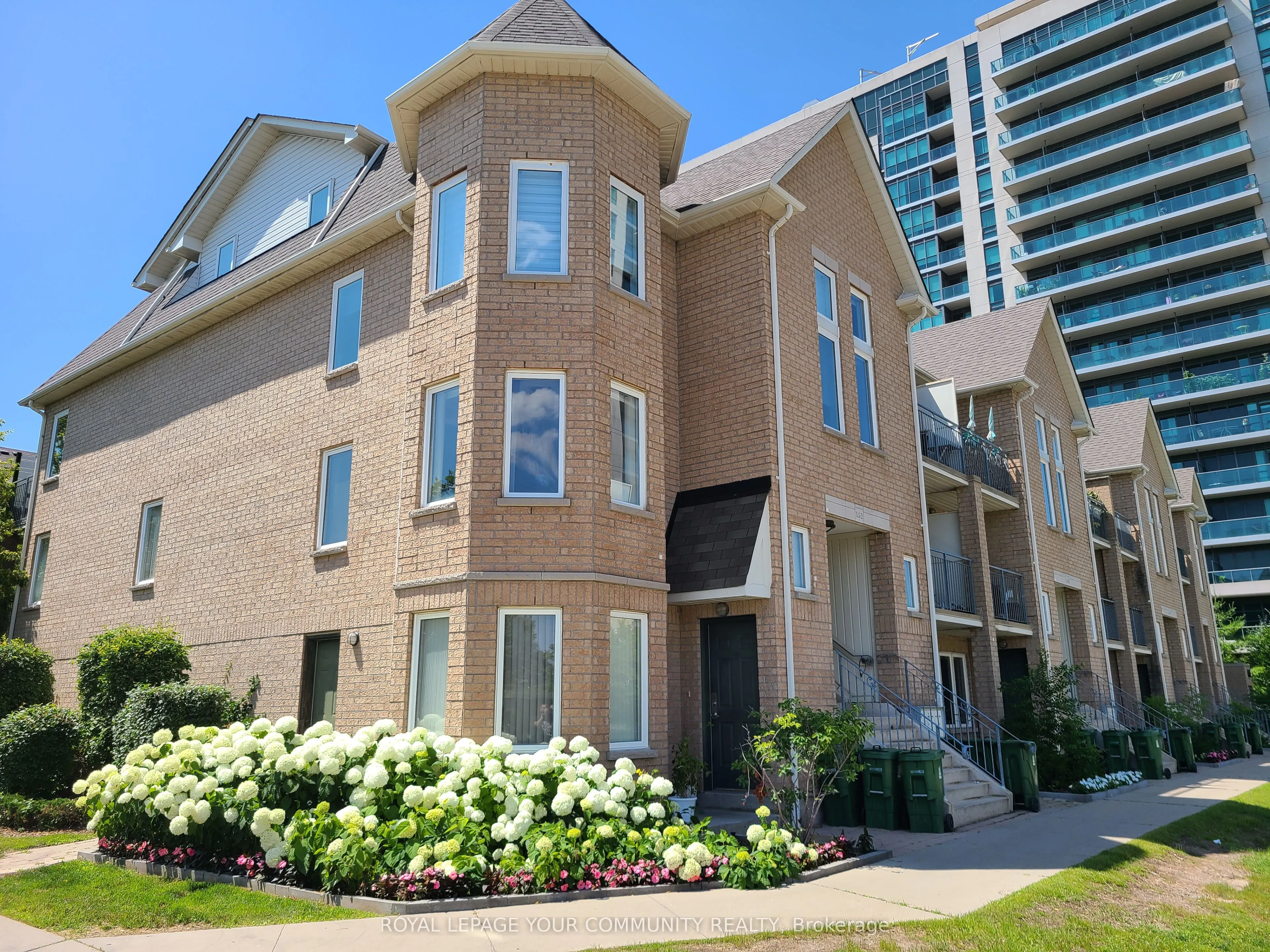 130 Vanderhoof Avenue, #101