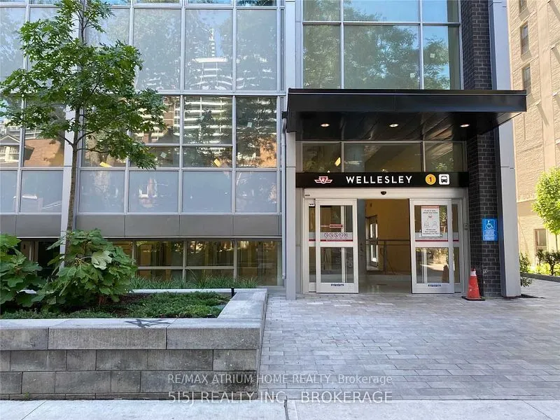 17 Dundonald Street, #801