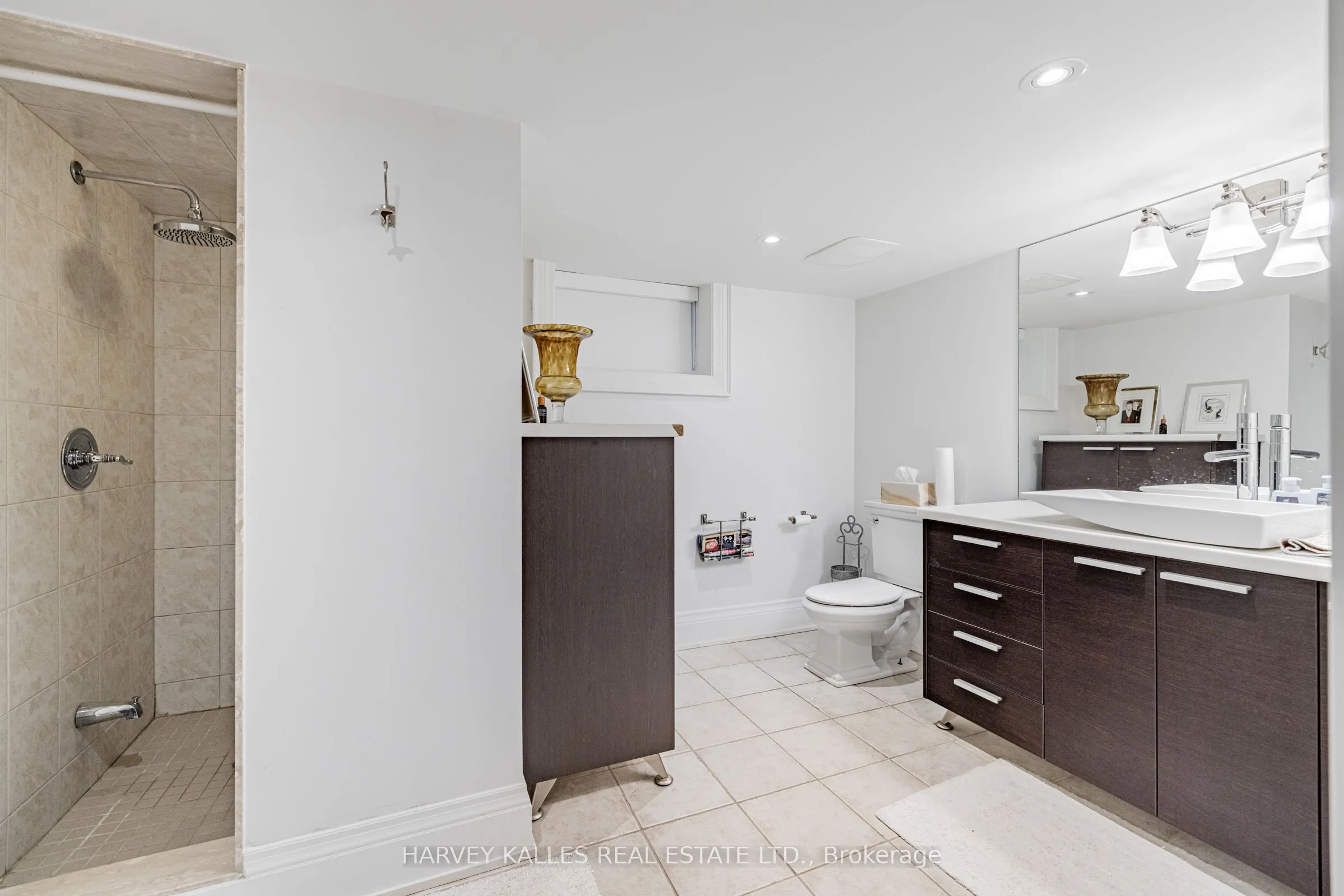 386 Palmerston Boulevard