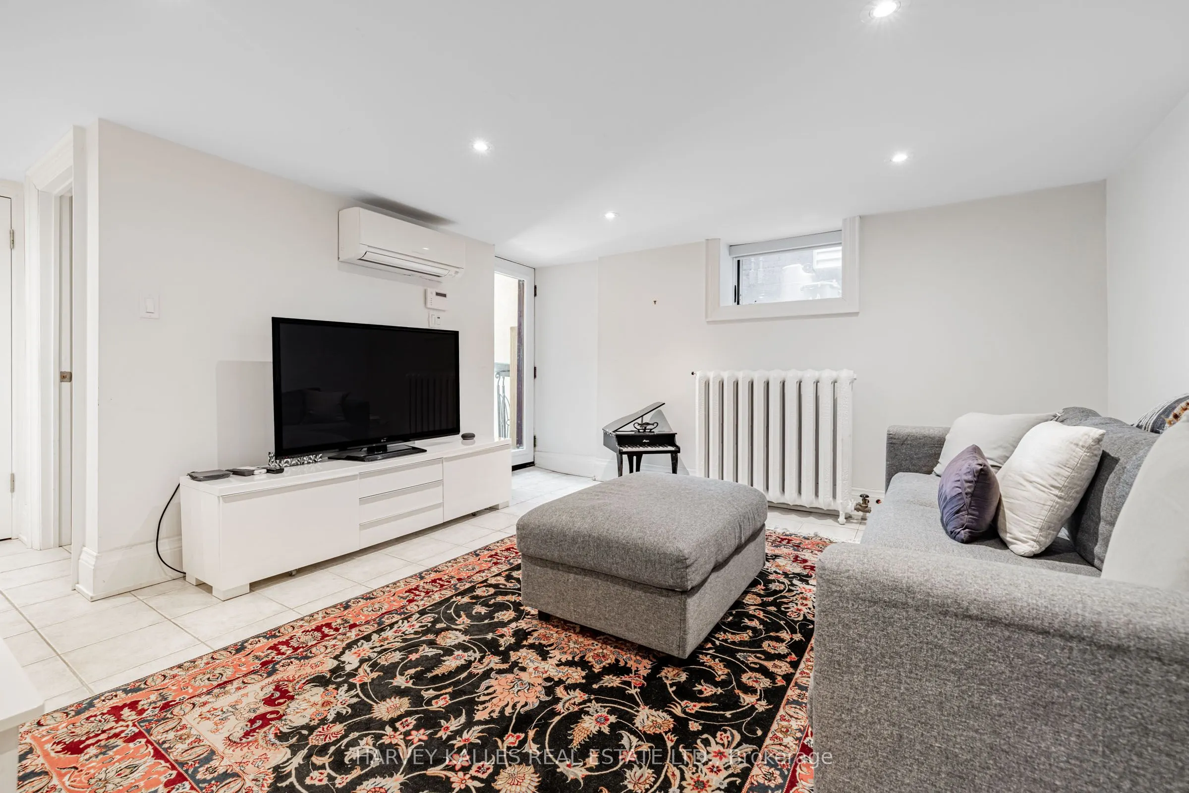 386 Palmerston Boulevard