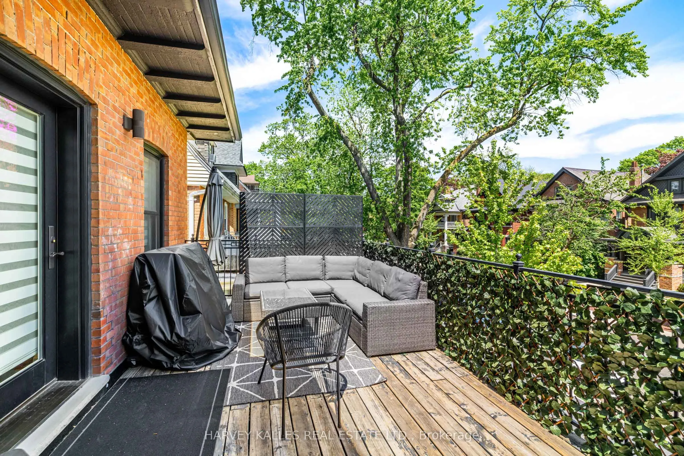 386 Palmerston Boulevard