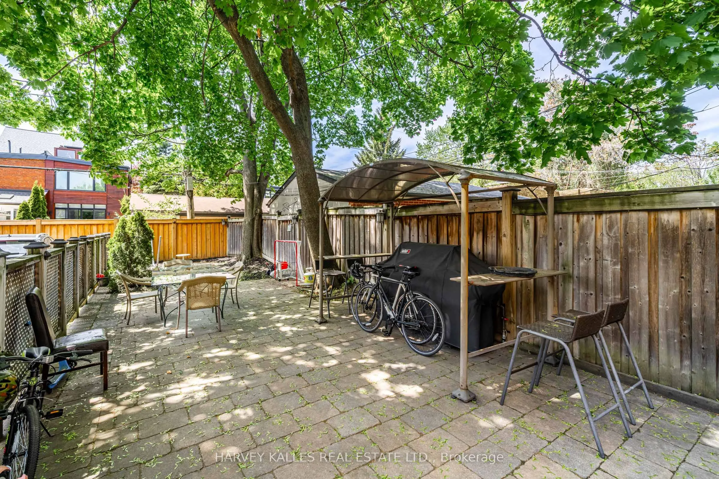 386 Palmerston Boulevard
