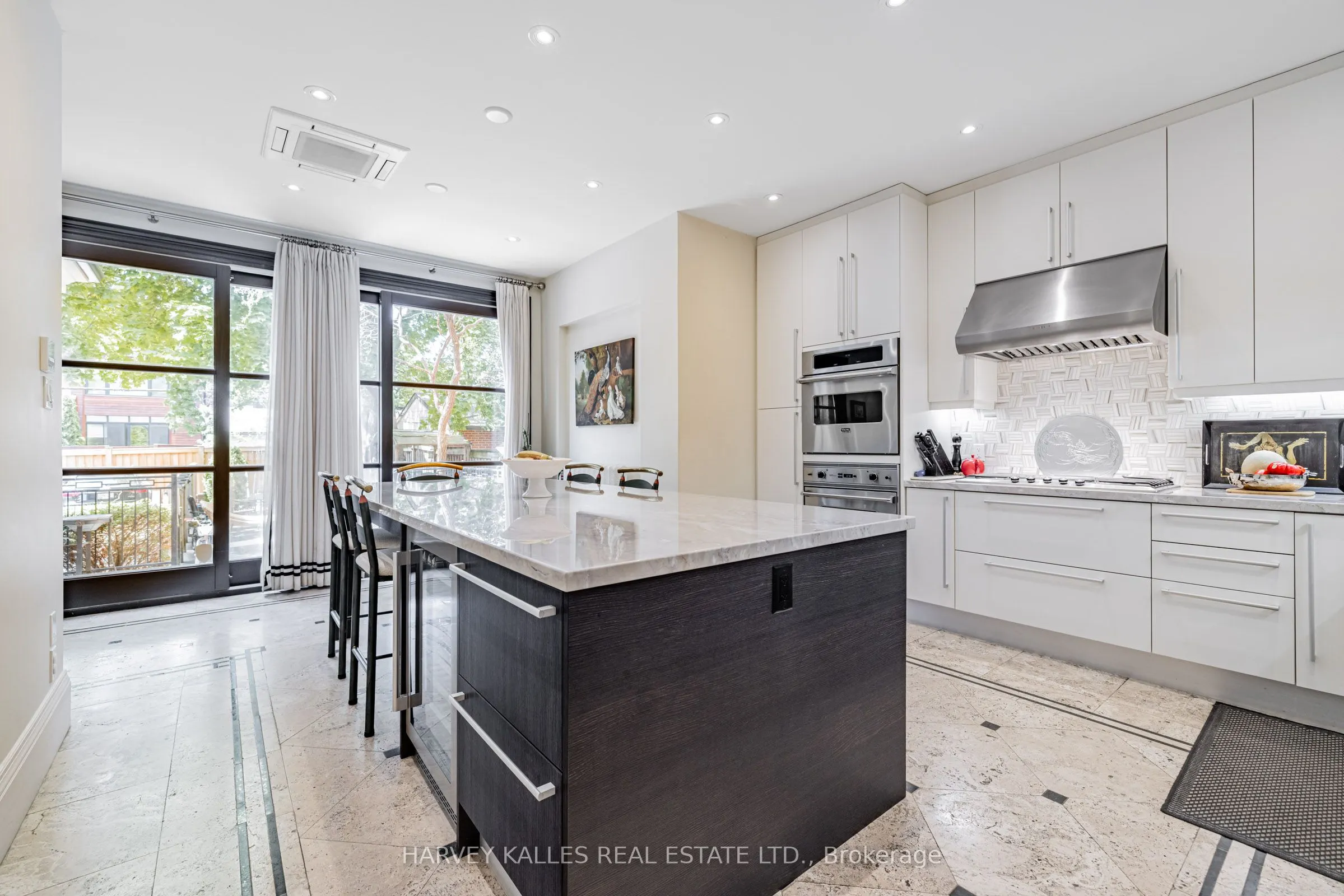 386 Palmerston Boulevard