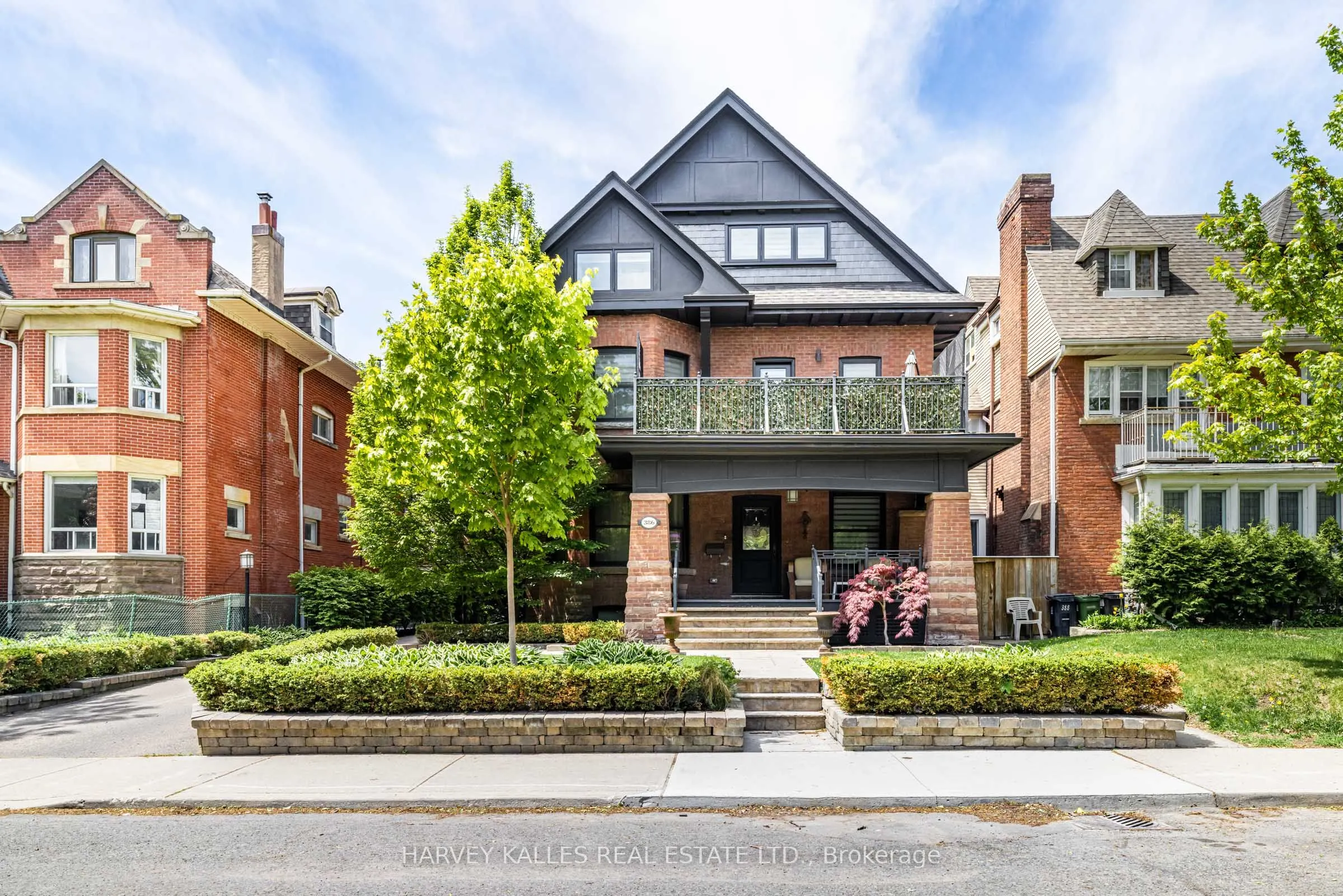 386 Palmerston Boulevard