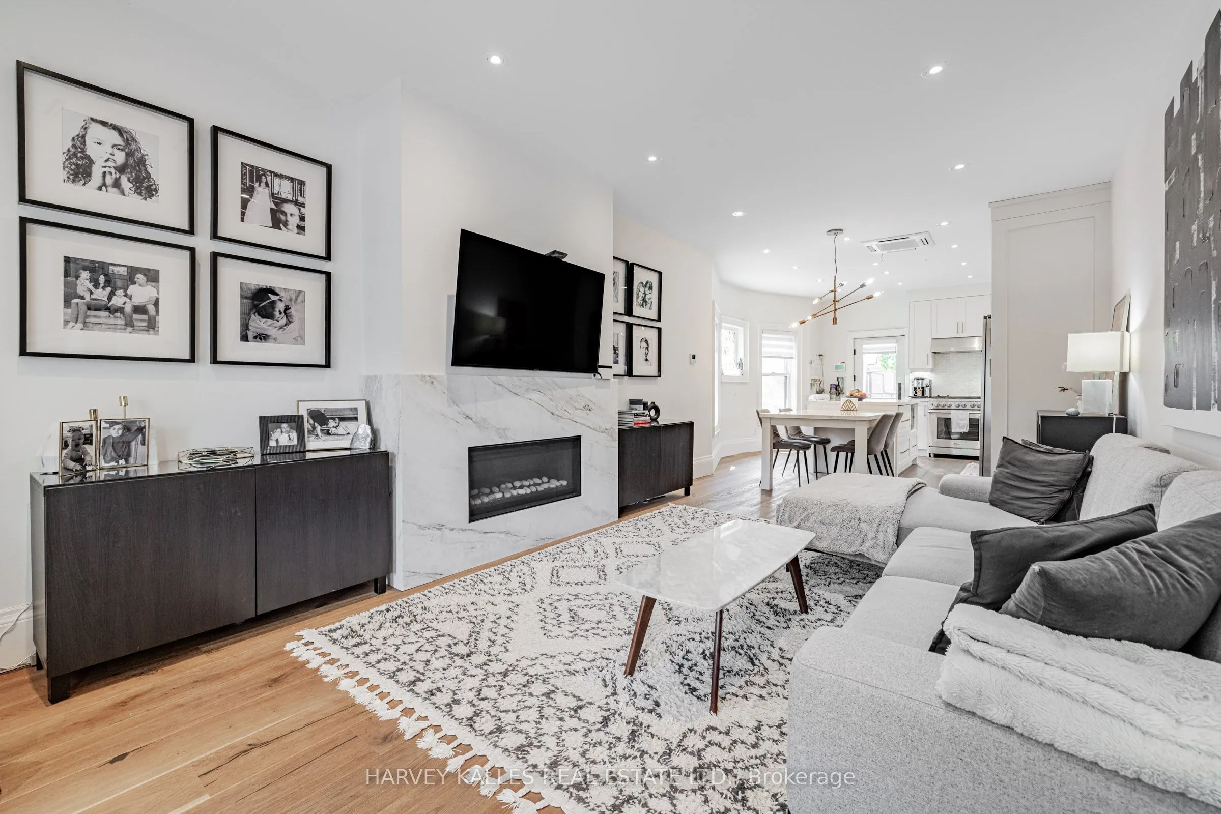 386 Palmerston Boulevard