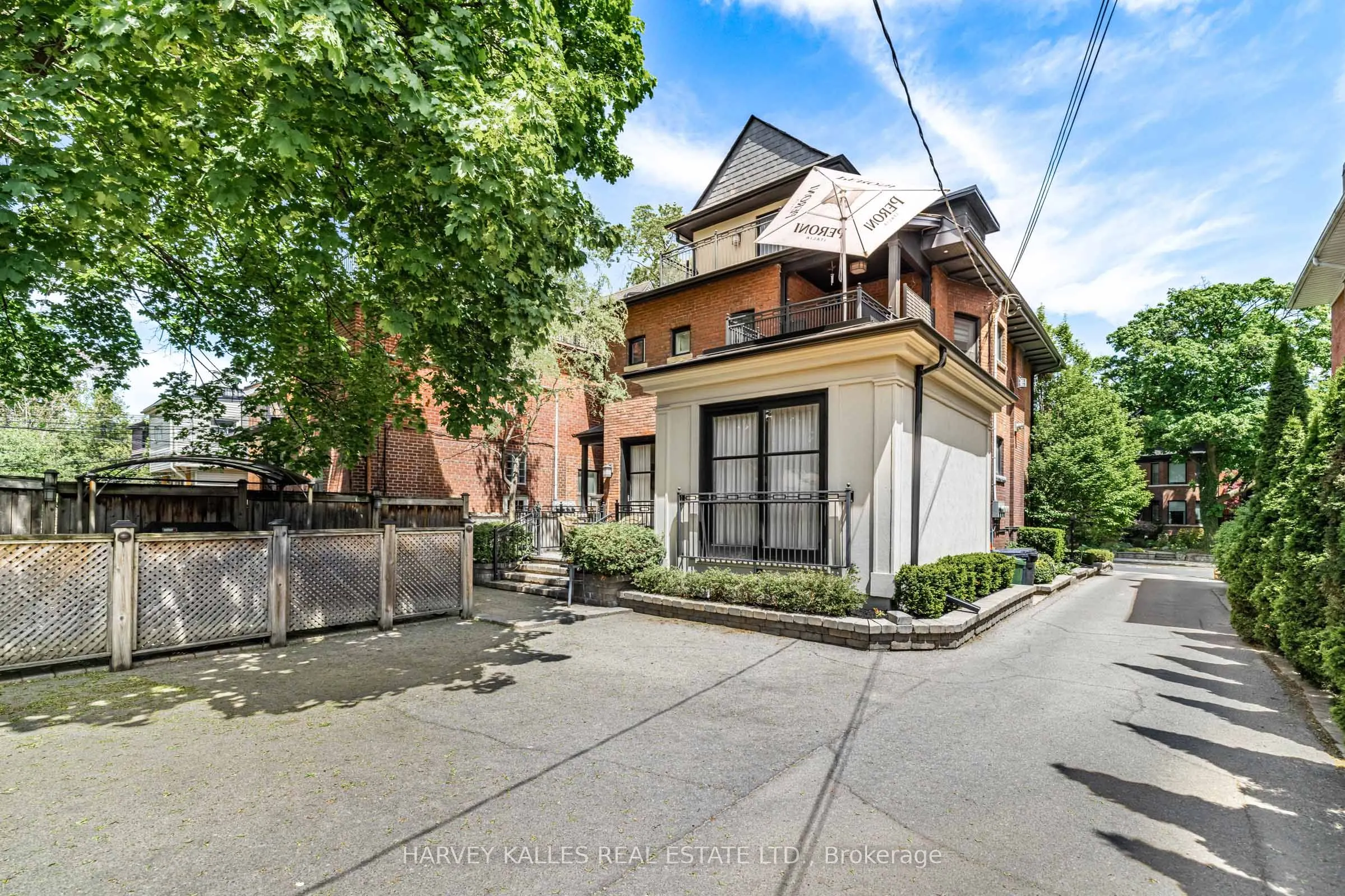 386 Palmerston Boulevard