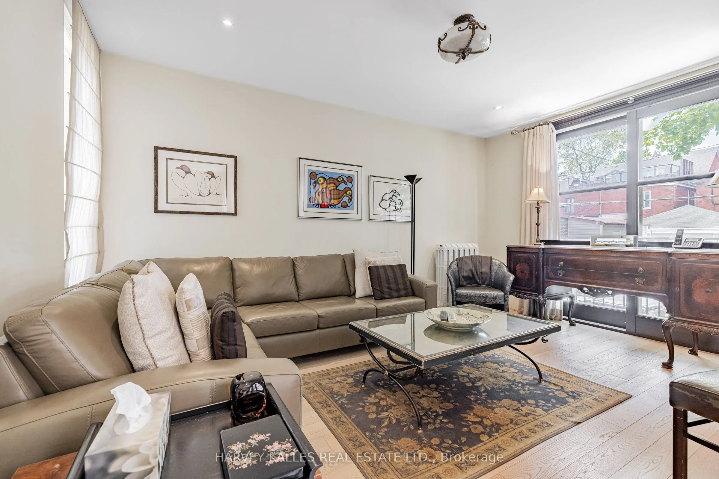 386 Palmerston Boulevard
