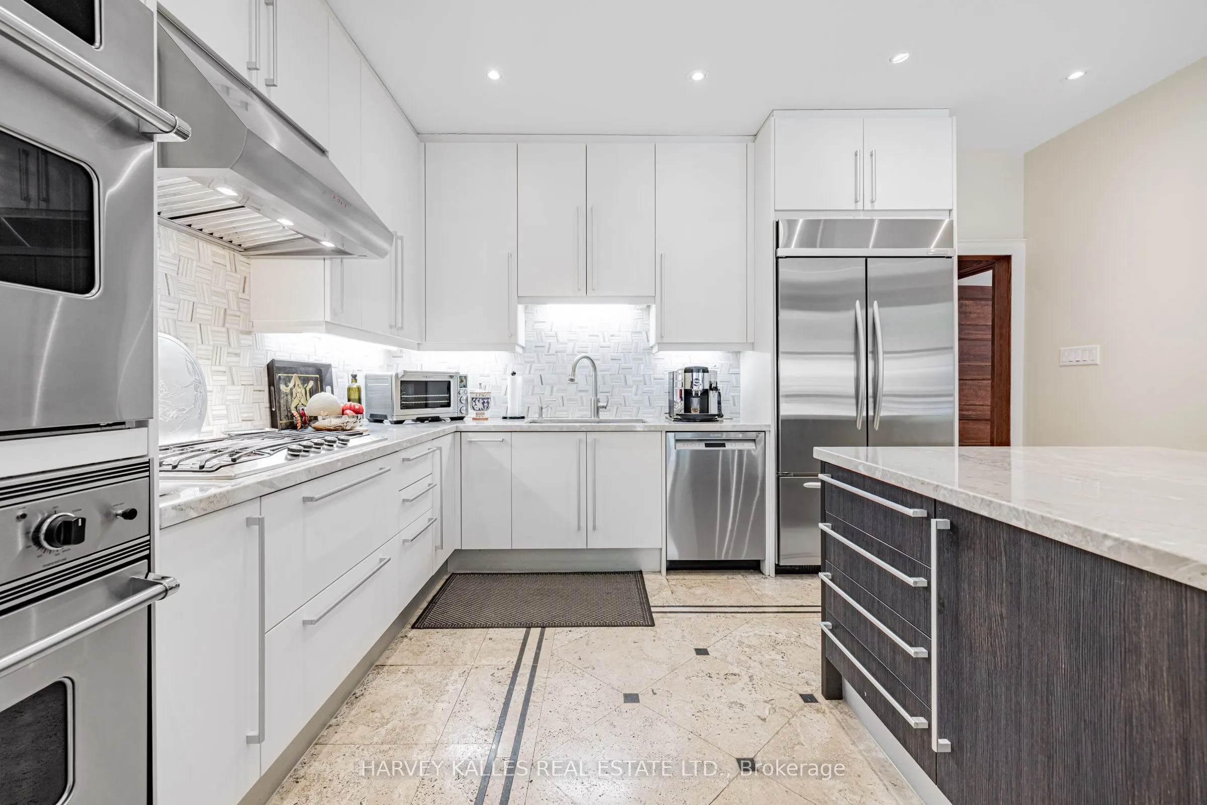 386 Palmerston Boulevard