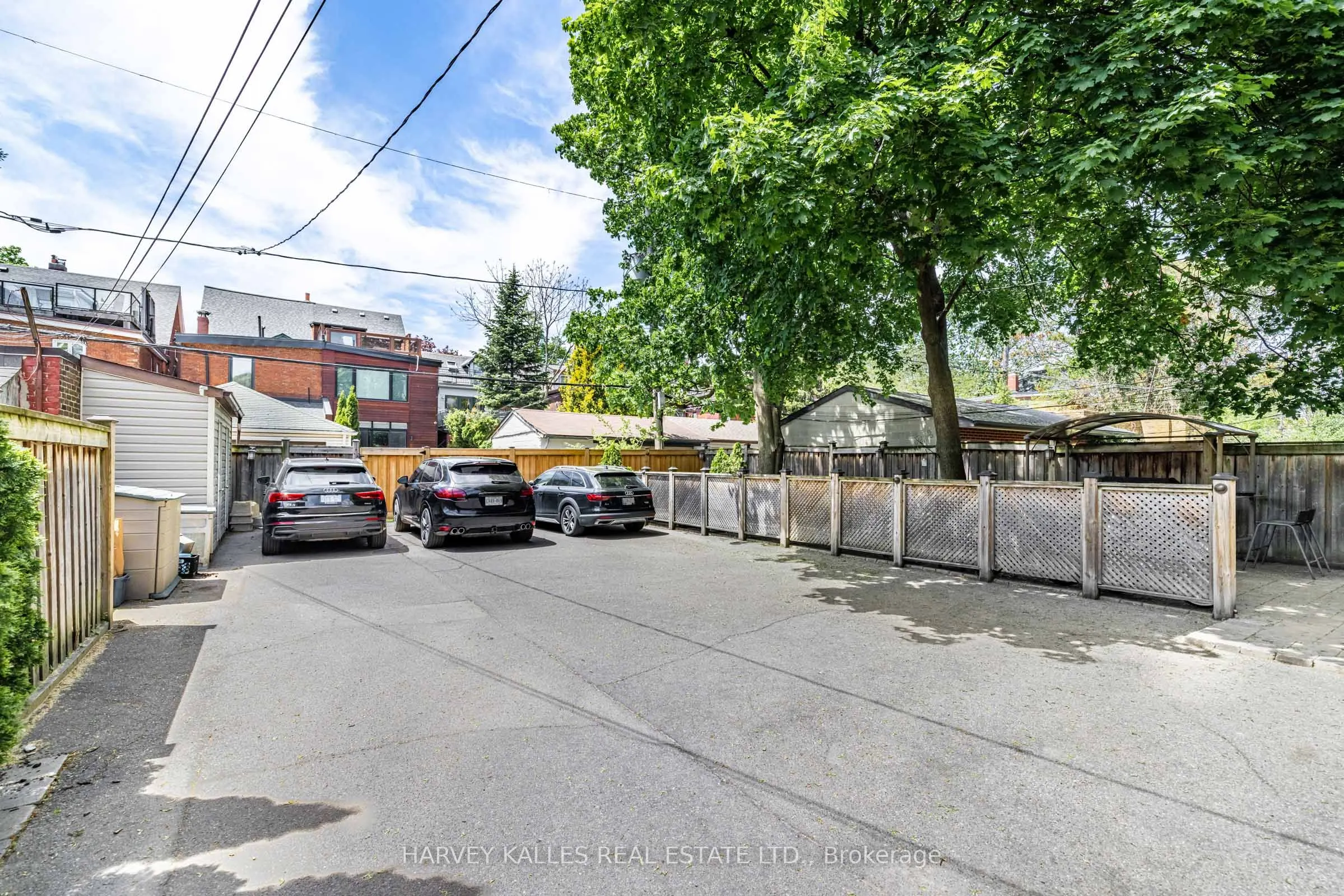 386 Palmerston Boulevard