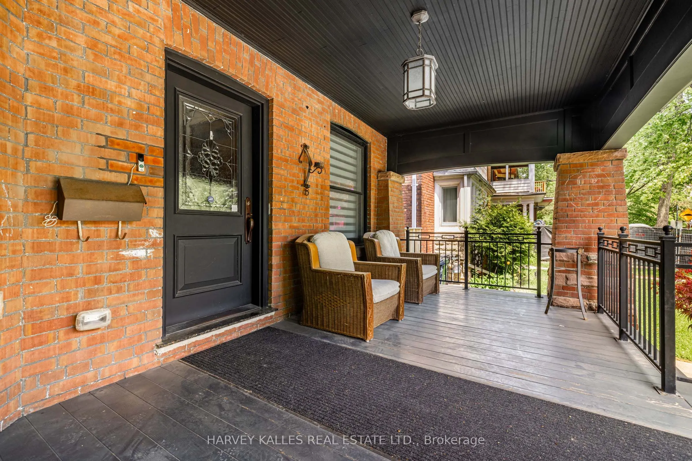 386 Palmerston Boulevard