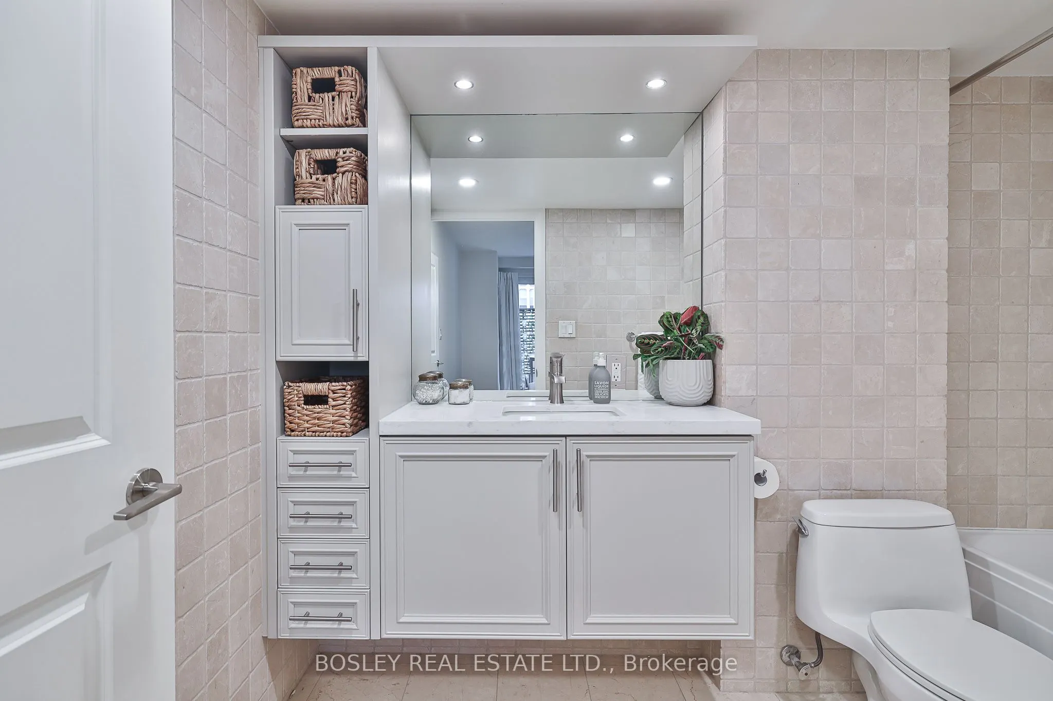 1430 Yonge Street, #201