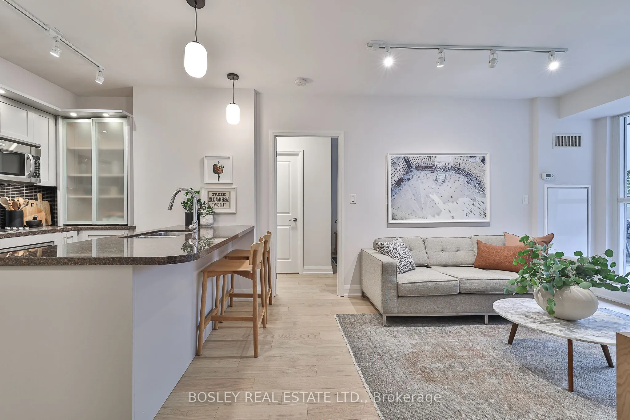 1430 Yonge Street, #201