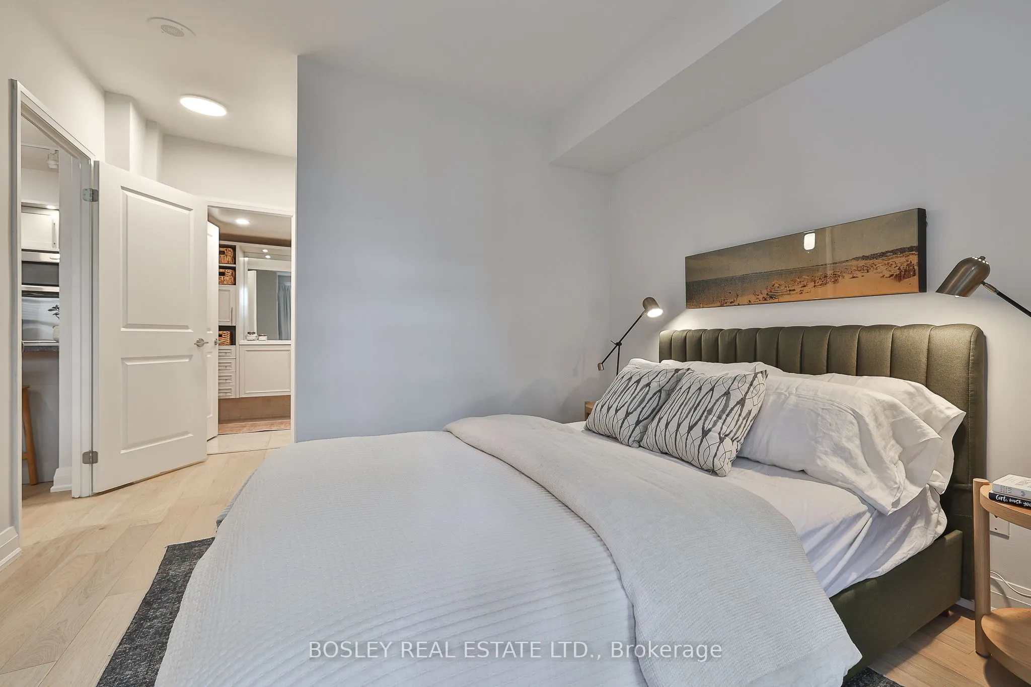 1430 Yonge Street, #201