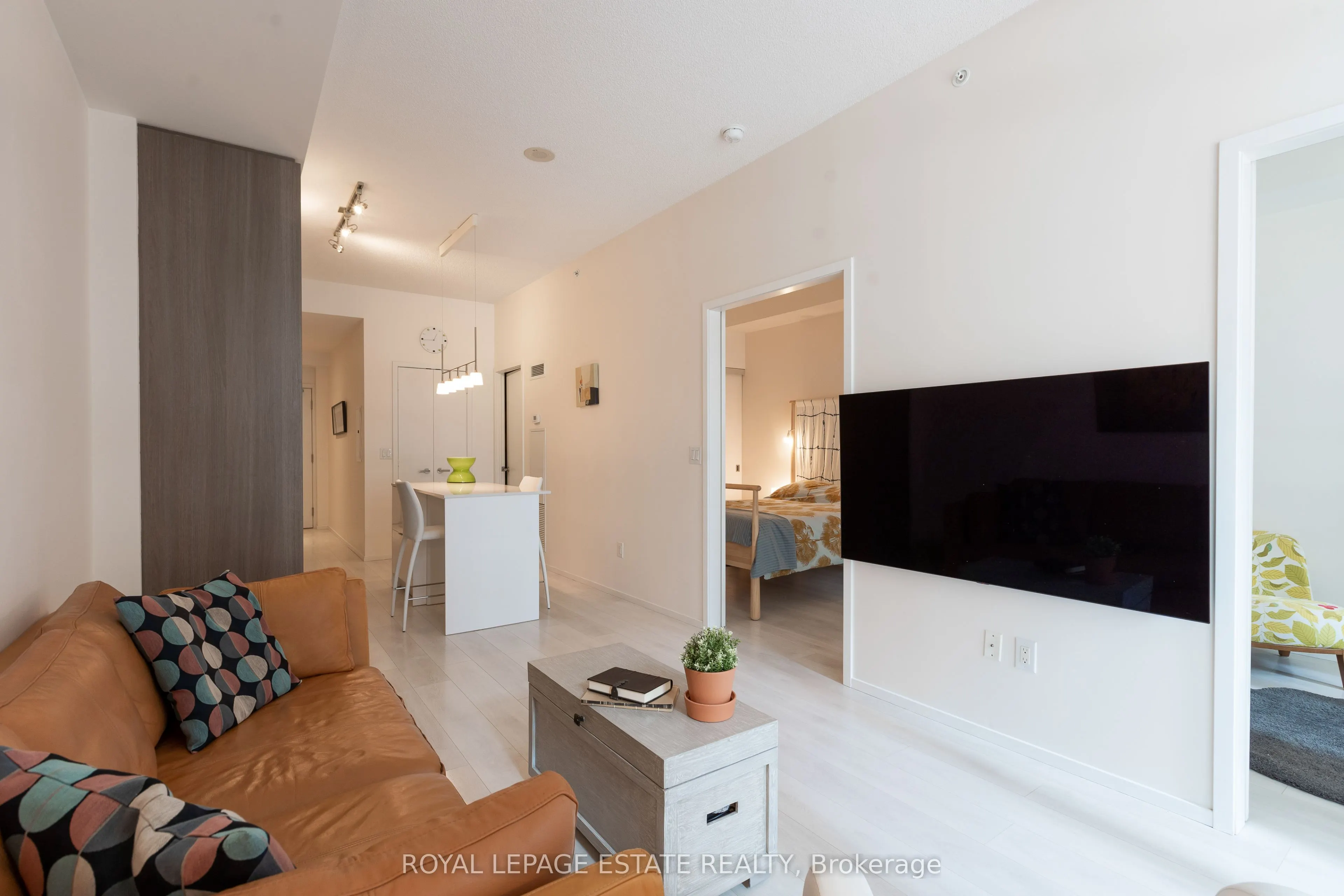 159 Dundas Street E, #404