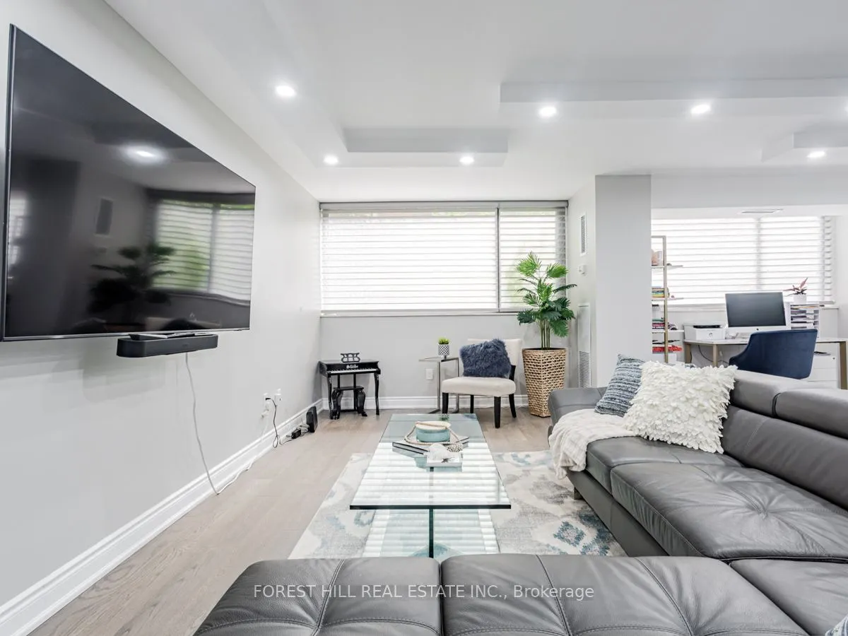 15 Mcmurrich Street, #201