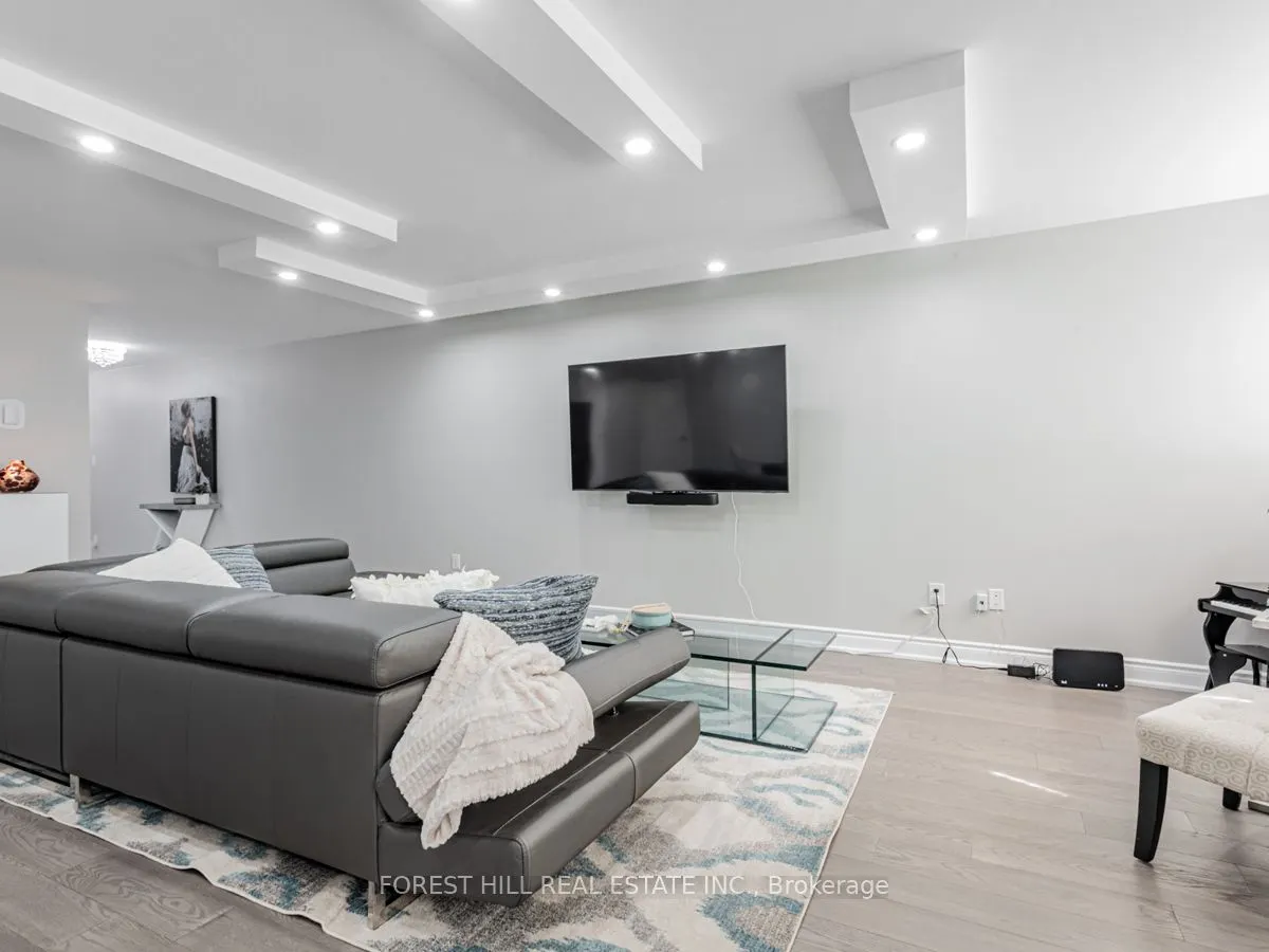 15 Mcmurrich Street, #201