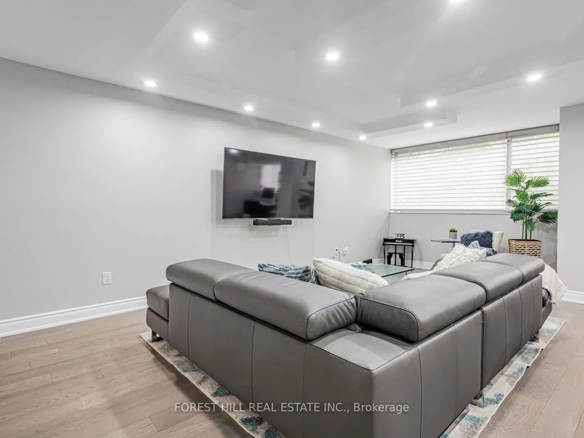 15 Mcmurrich Street, #201