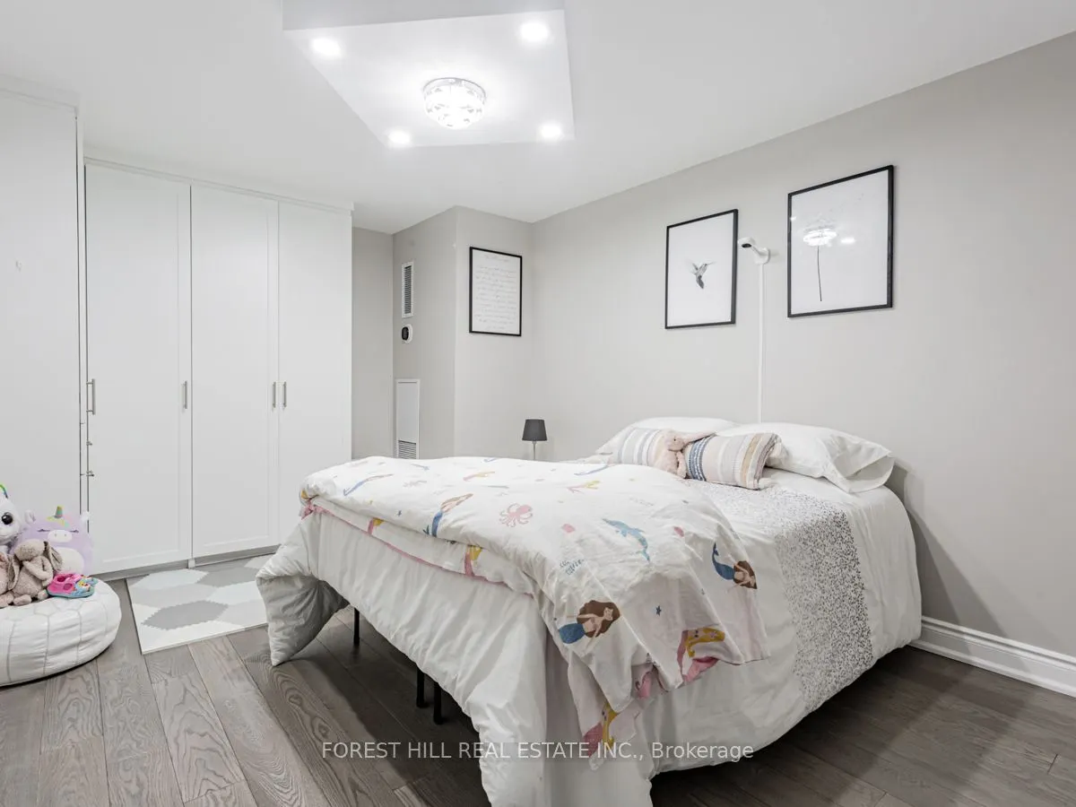 15 Mcmurrich Street, #201