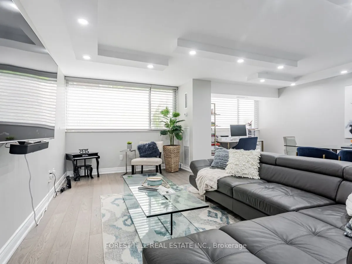 15 Mcmurrich Street, #201