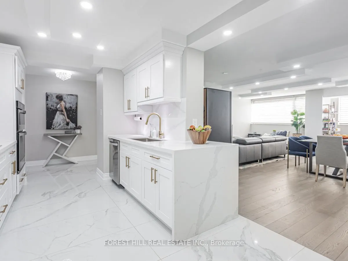 15 Mcmurrich Street, #201