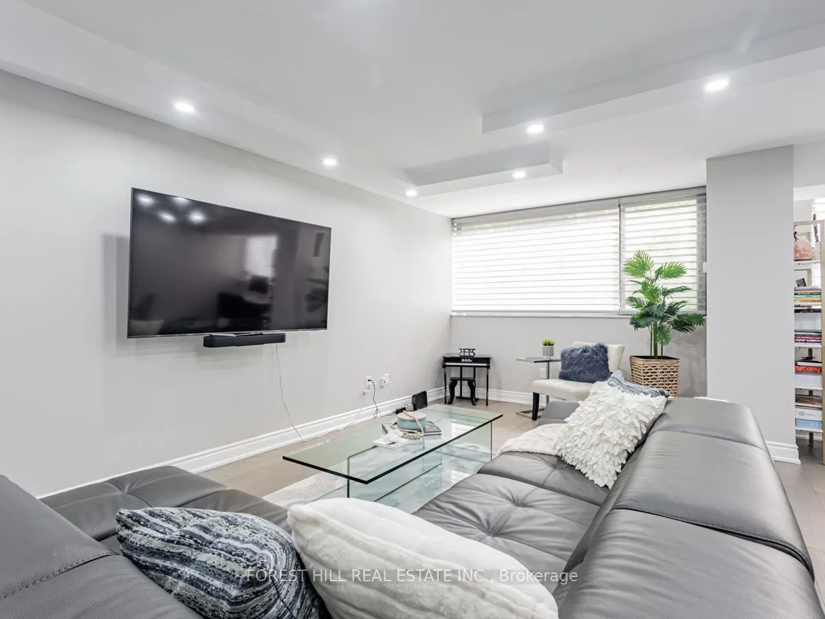 15 Mcmurrich Street, #201