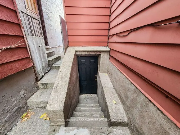 696 Crawford Street