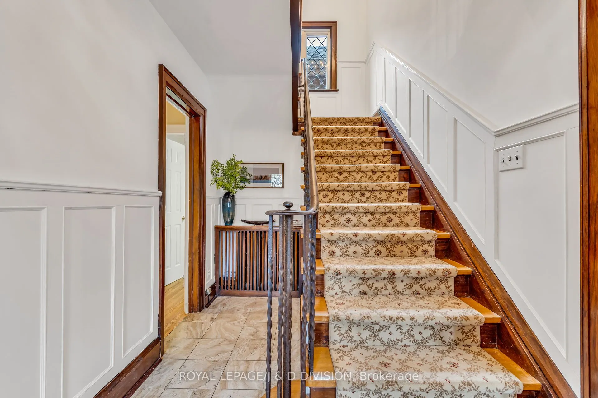 77 College View Avenue