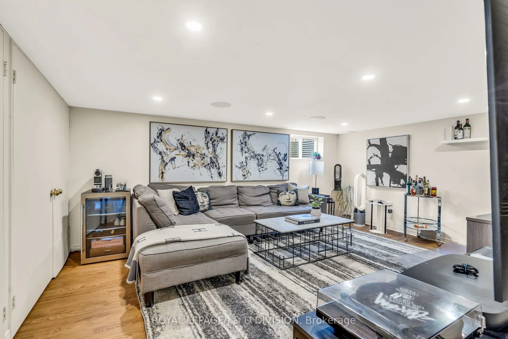 77 College View Avenue