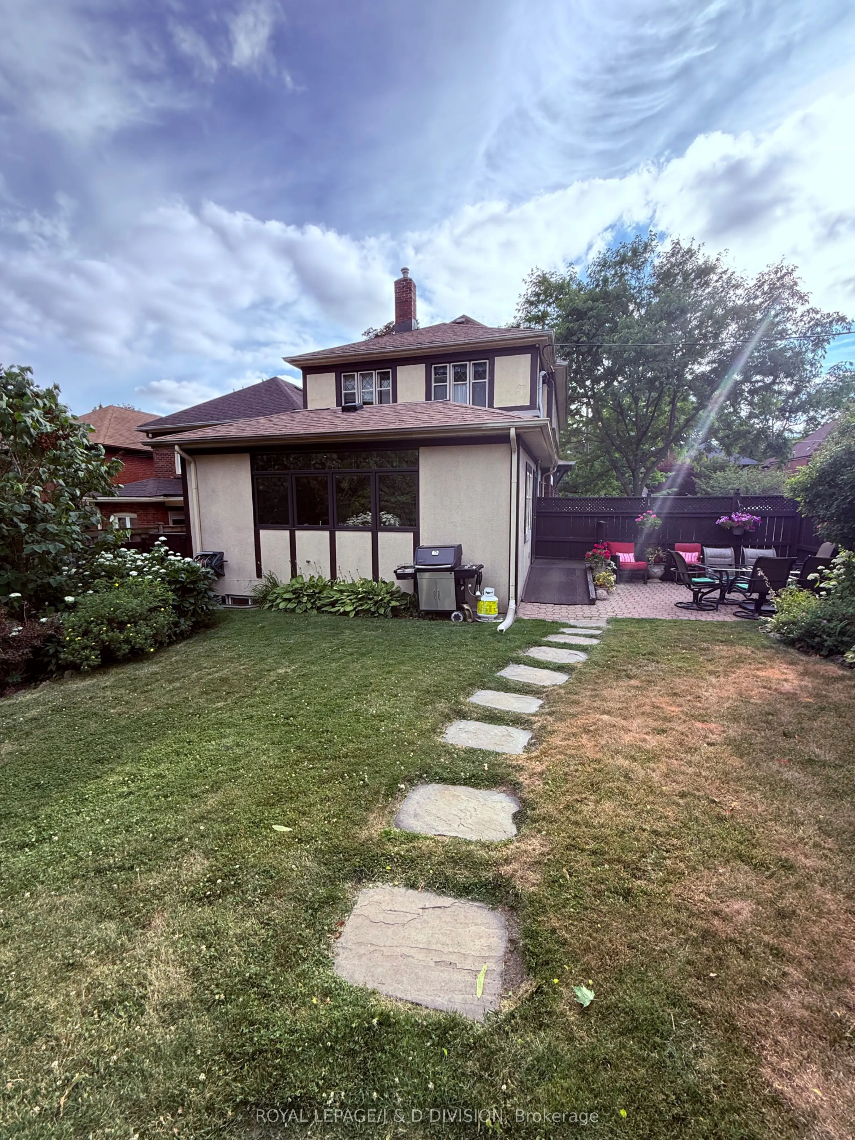 77 College View Avenue