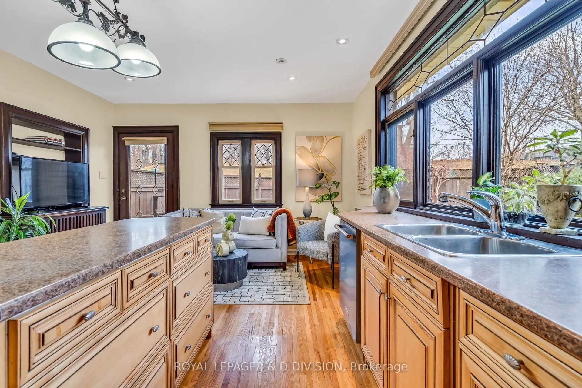 77 College View Avenue