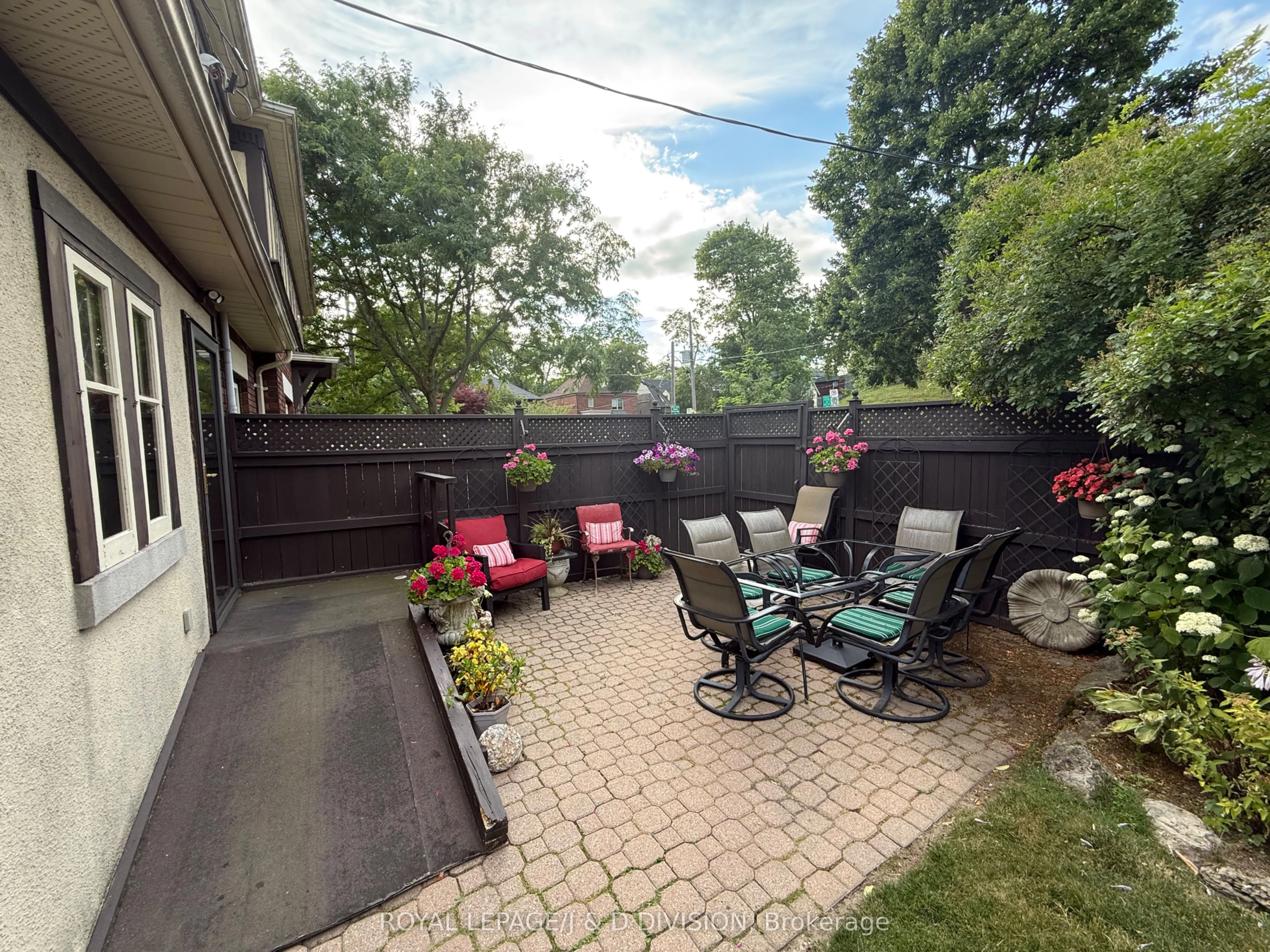 77 College View Avenue