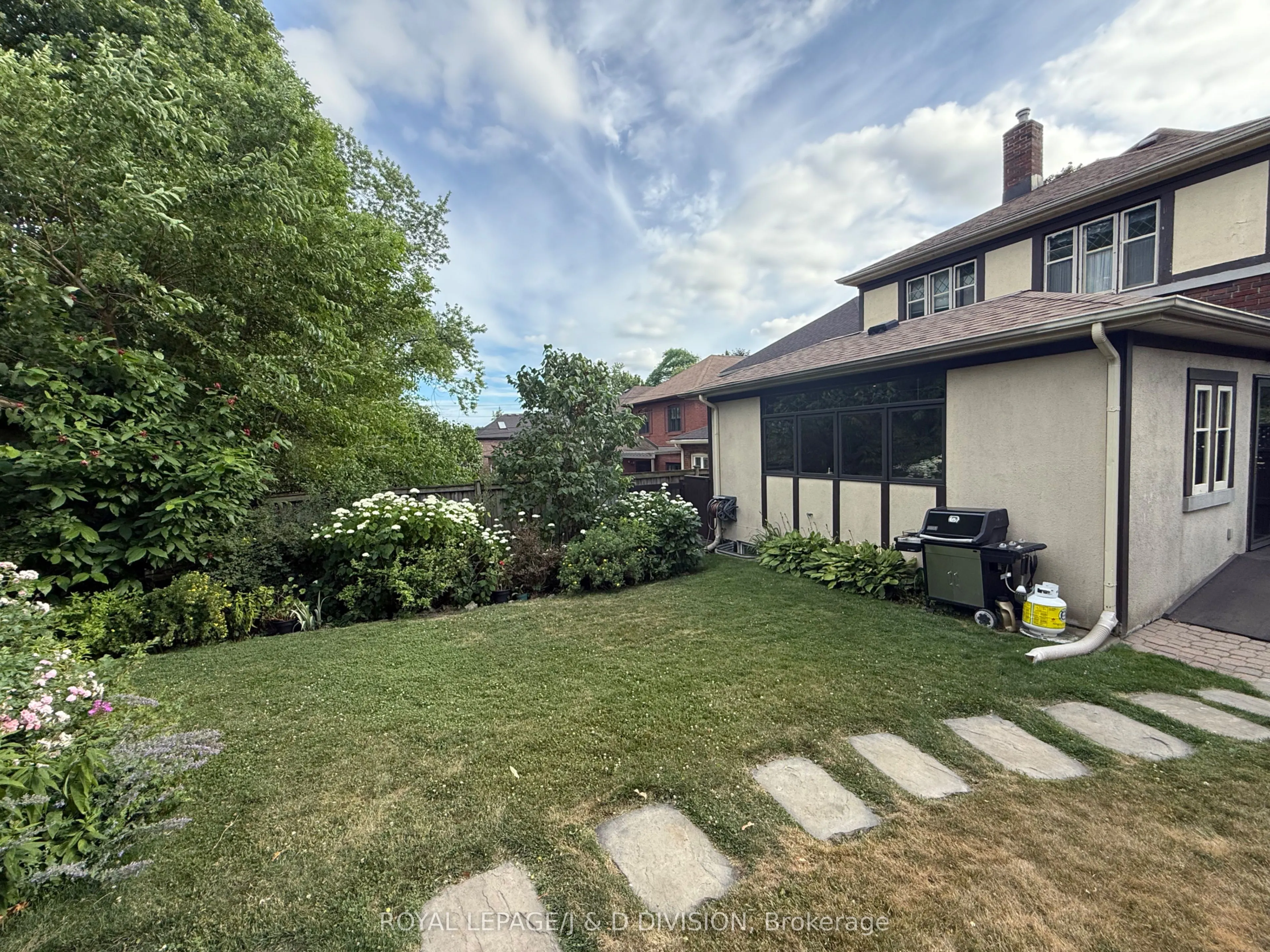 77 College View Avenue