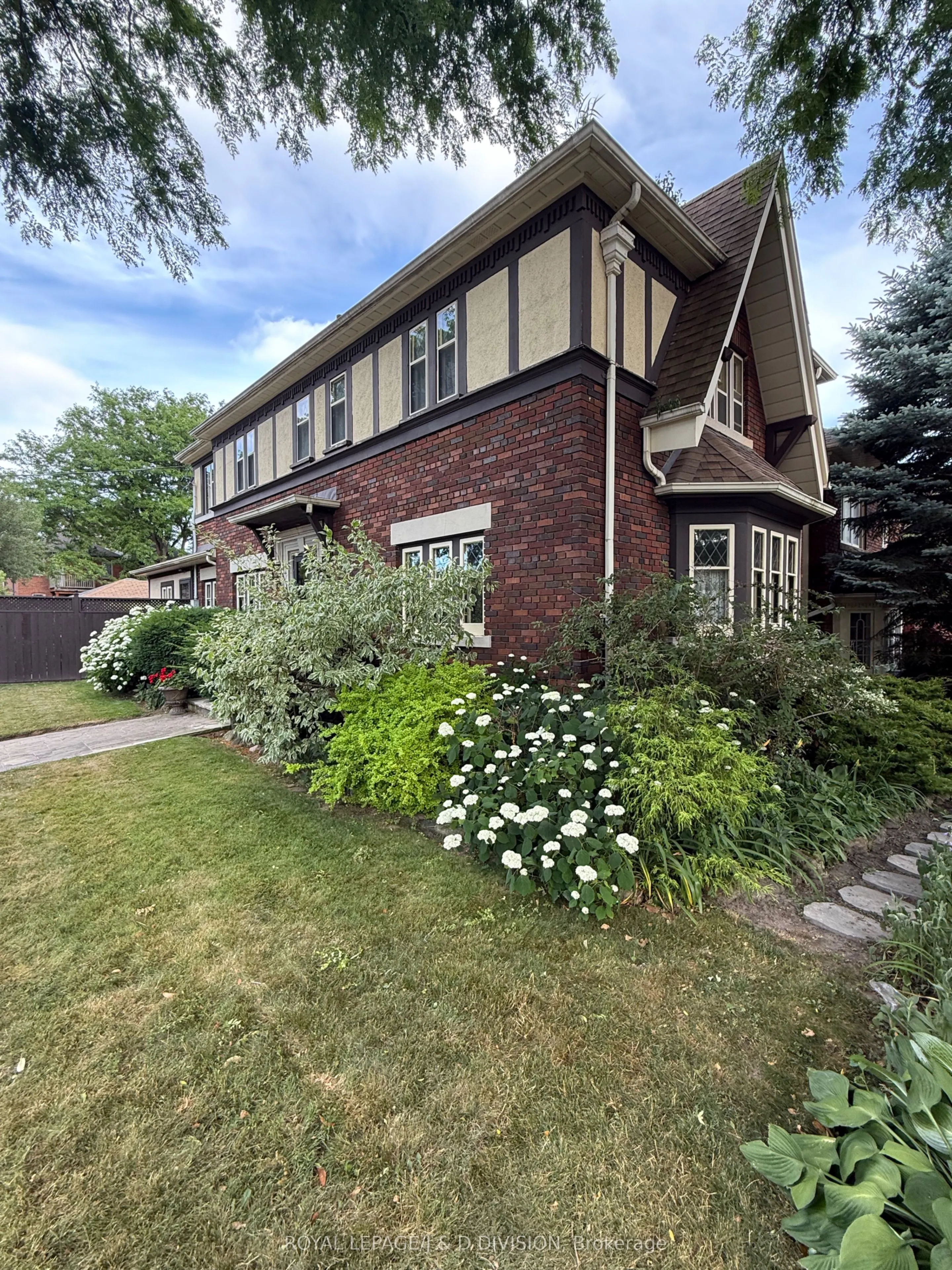 77 College View Avenue