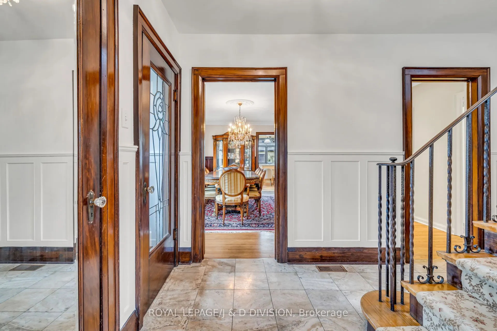 77 College View Avenue