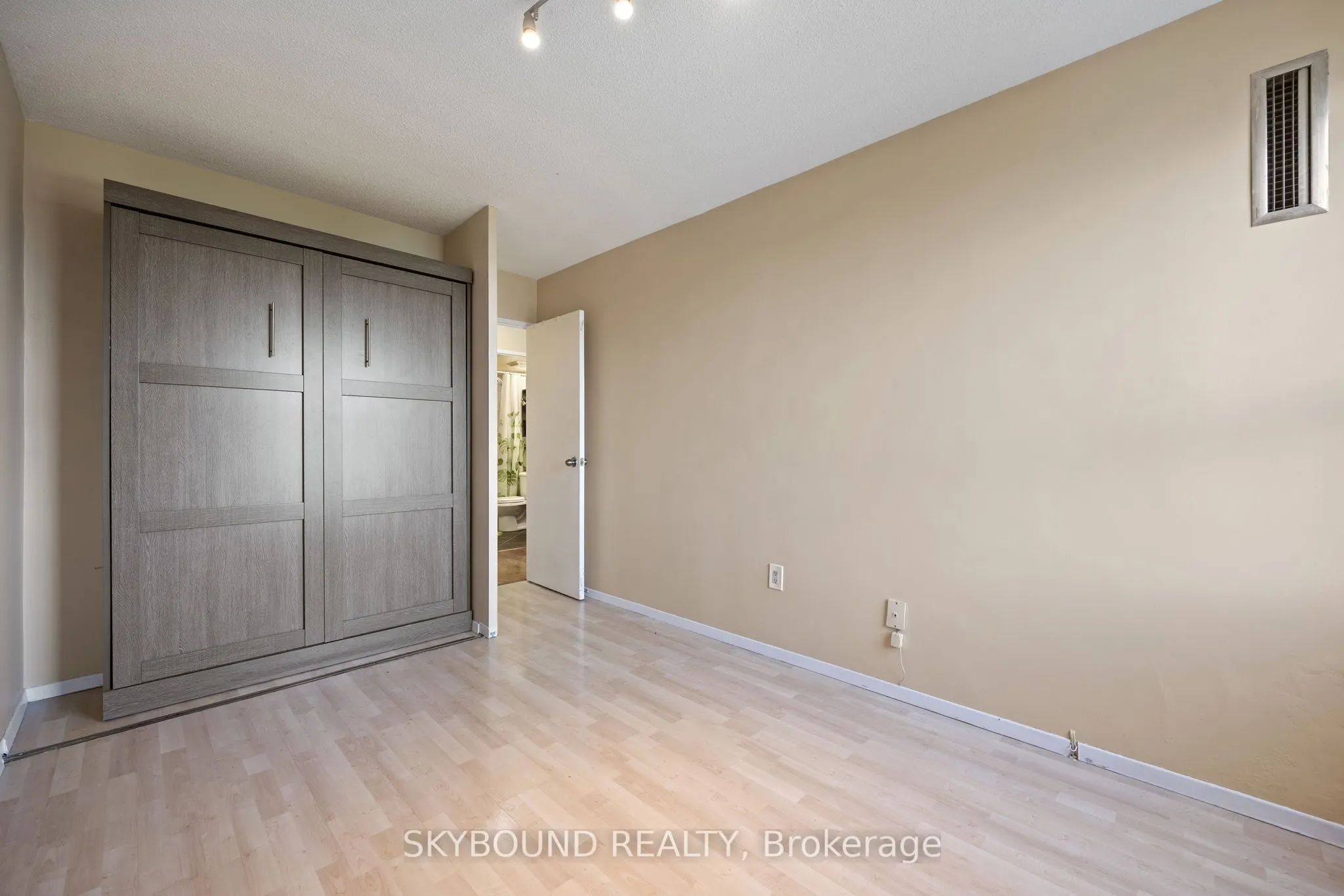 260 Seneca Hill Drive, #1203