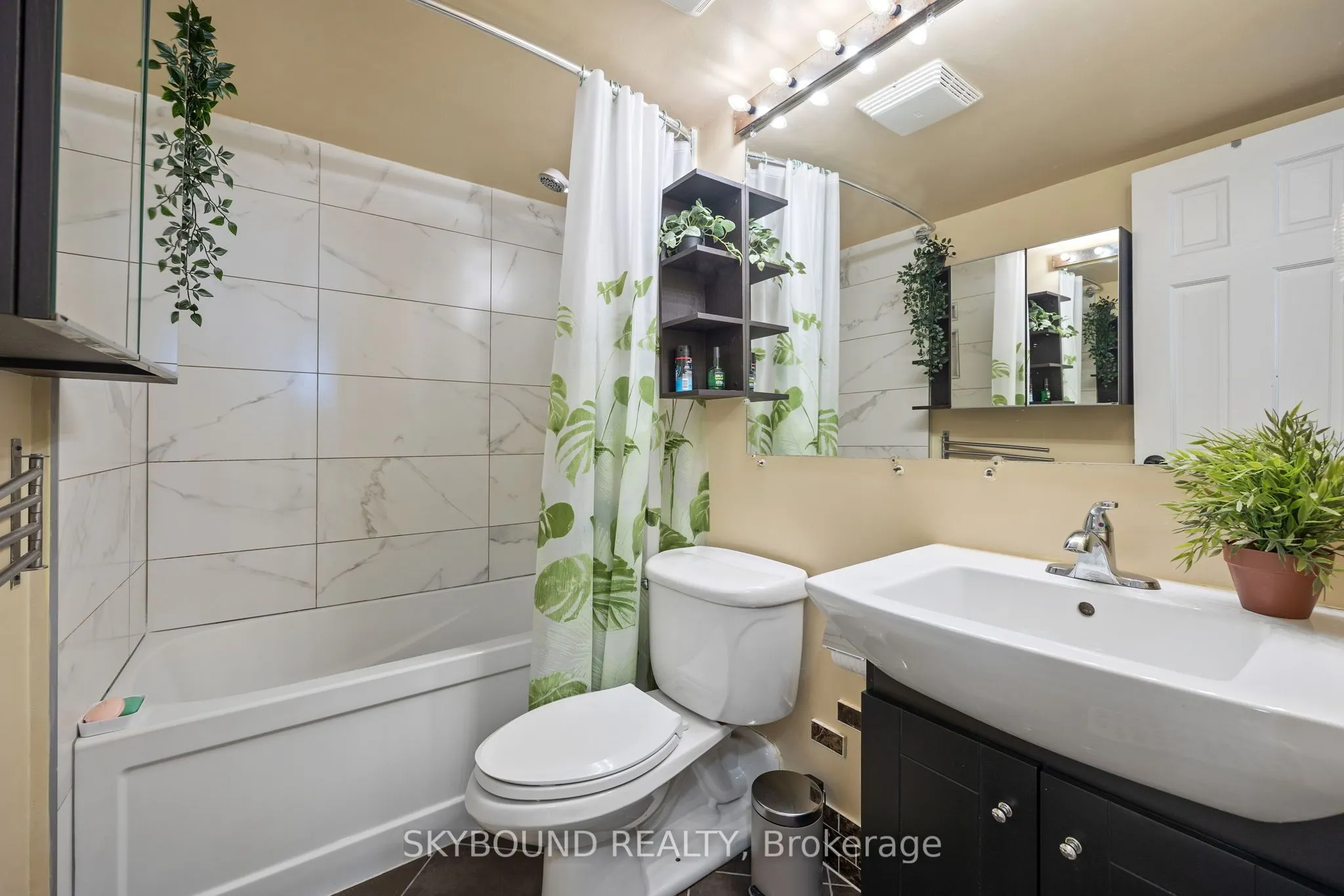 260 Seneca Hill Drive, #1203