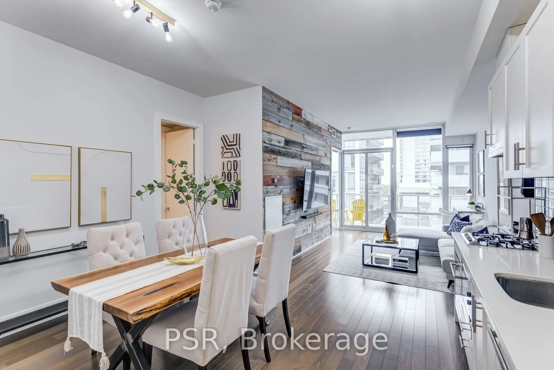 29 Queens Quay E, #627