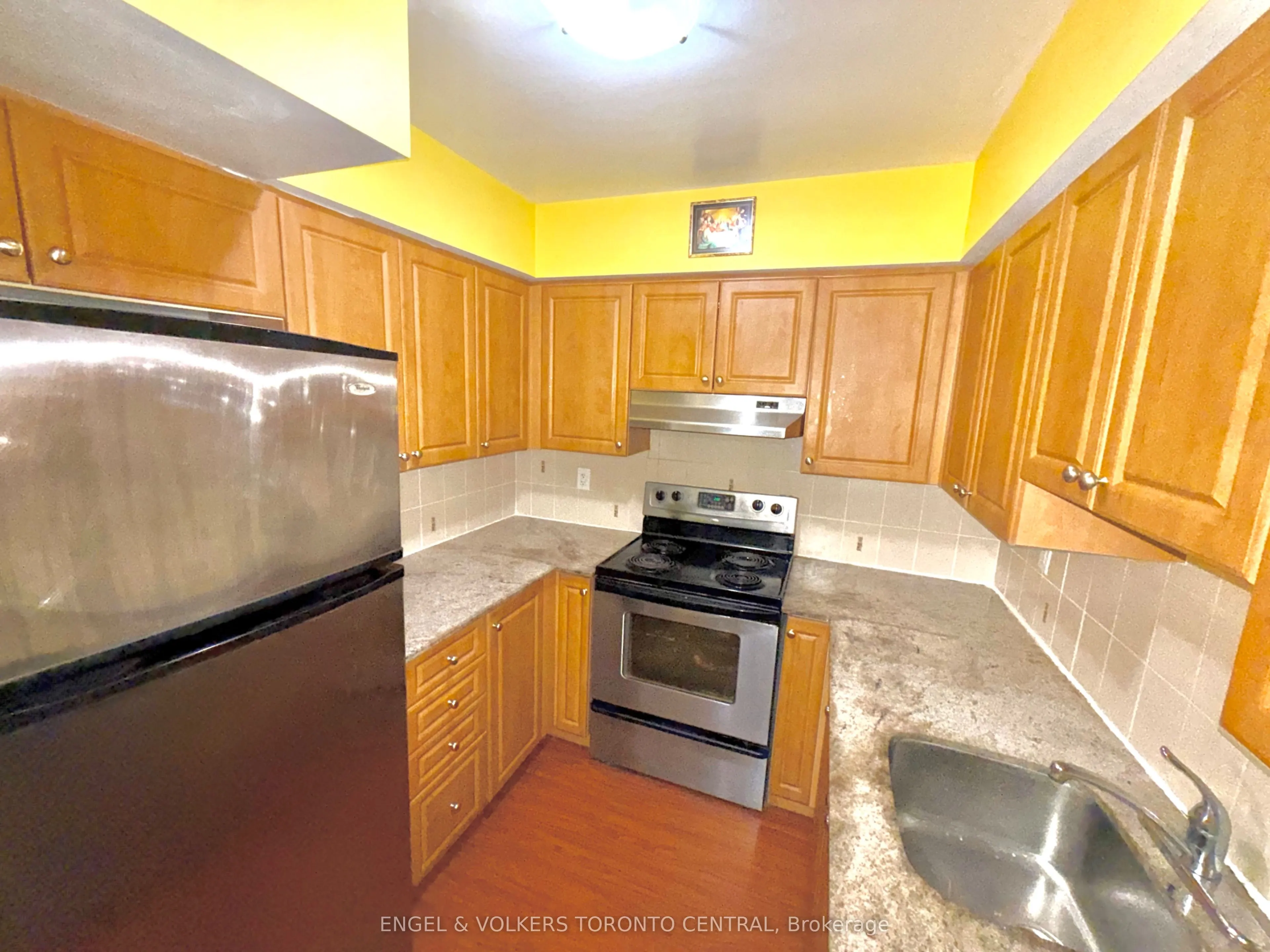 225 Wellesley Street E, #208