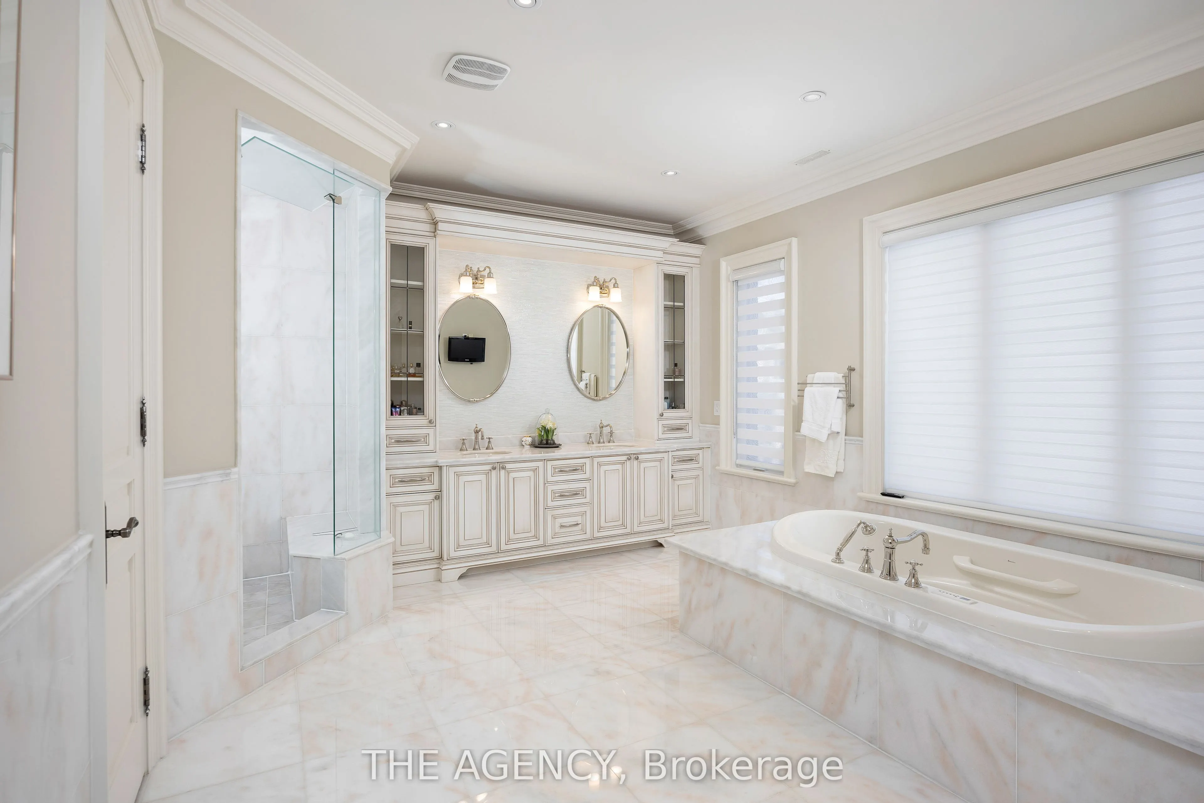75 Arjay Crescent