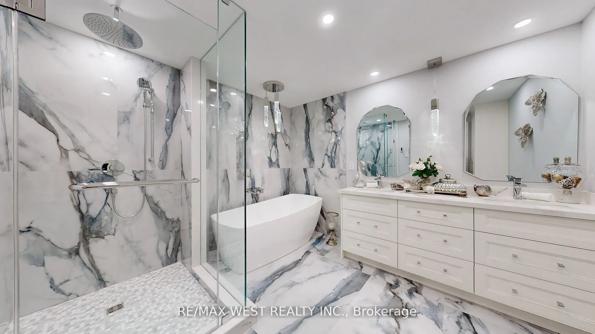 900 Yonge Street, #1403