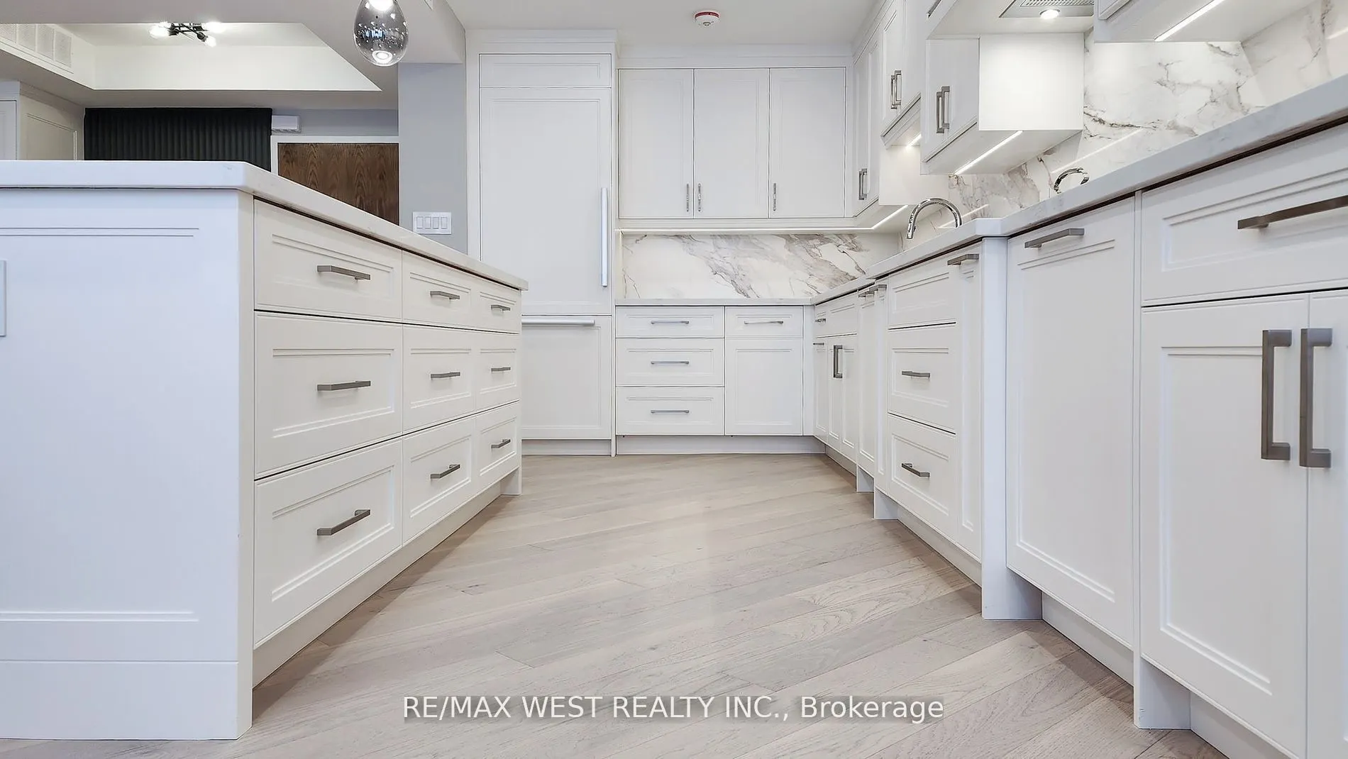 900 Yonge Street, #1403