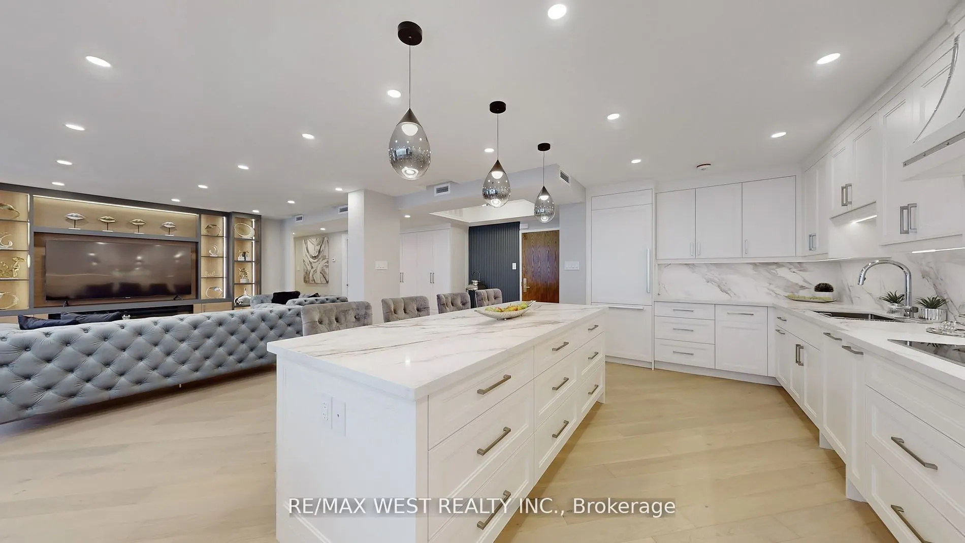 900 Yonge Street, #1403