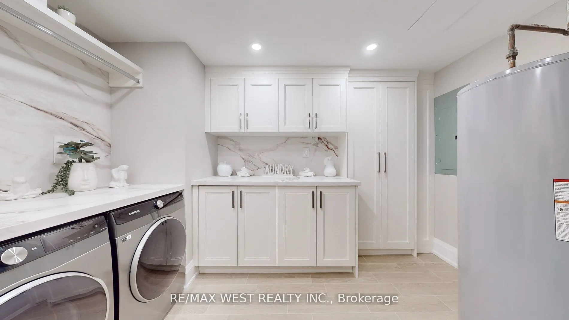 900 Yonge Street, #1403