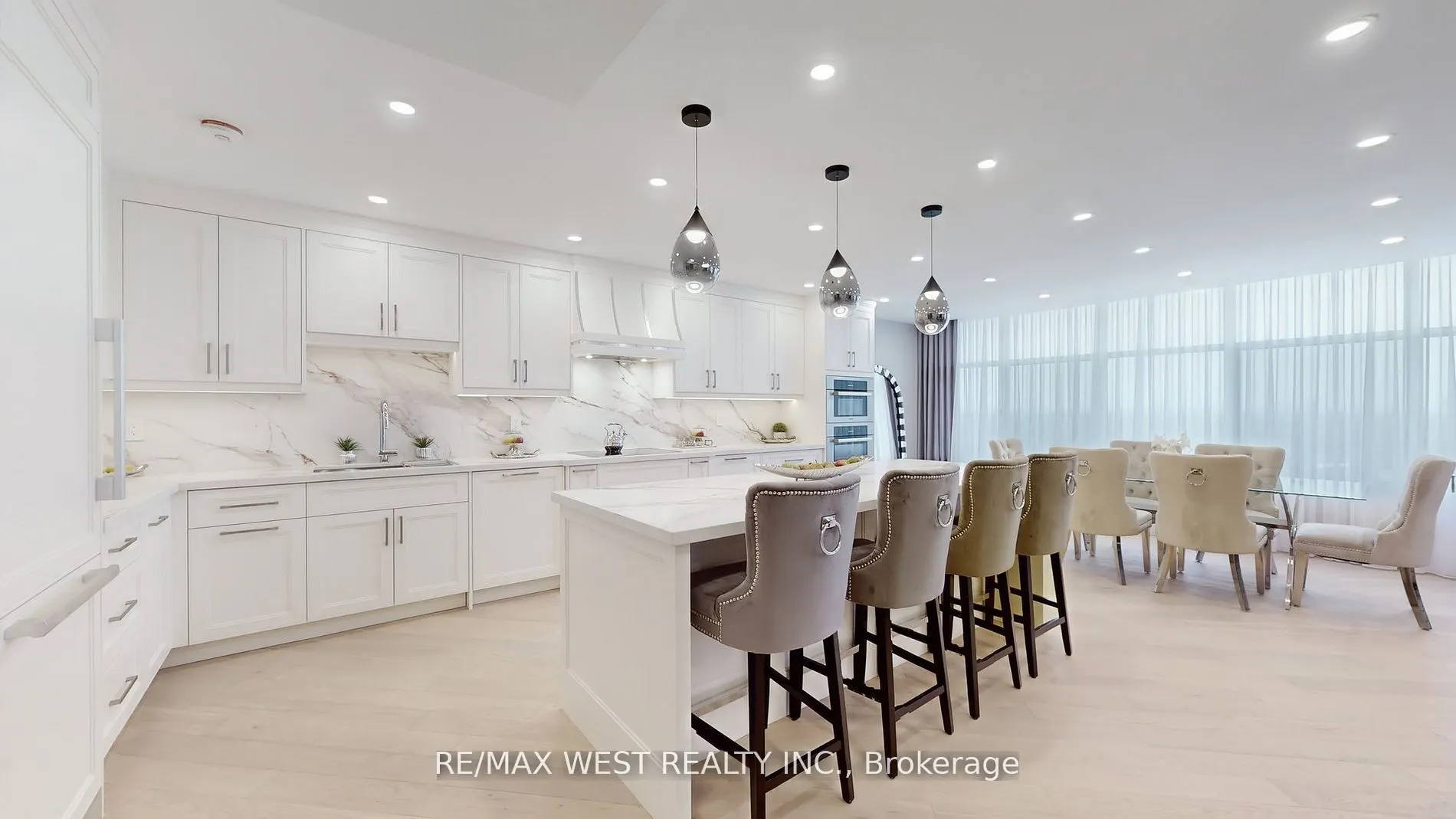 900 Yonge Street, #1403