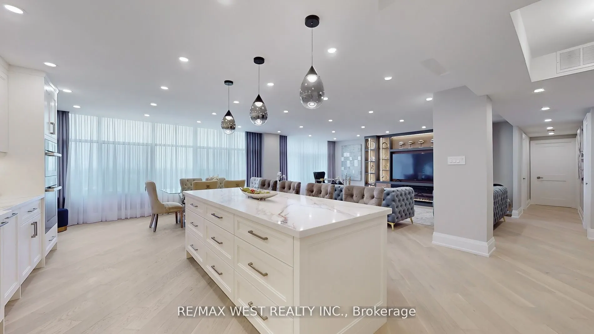 900 Yonge Street, #1403