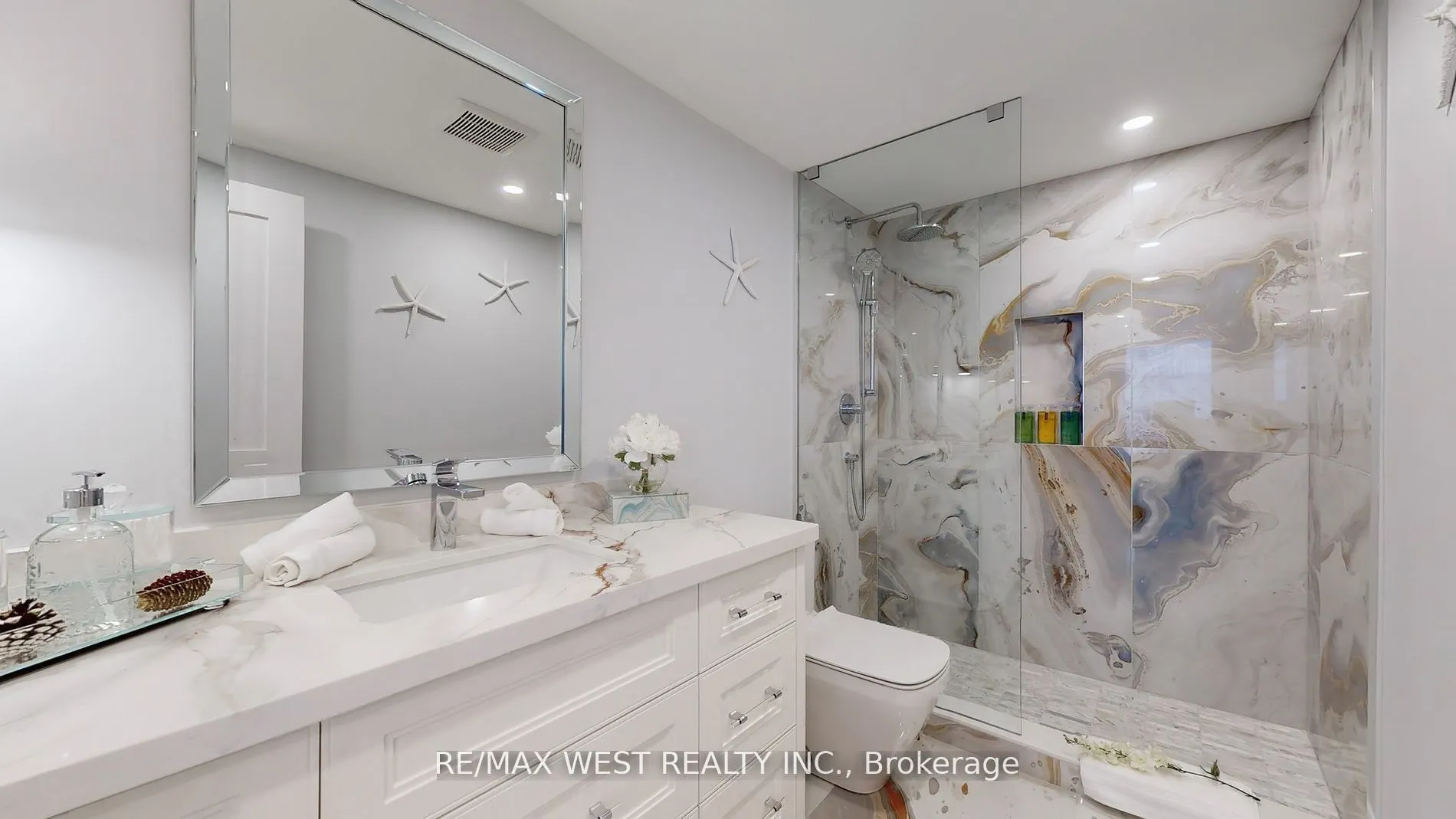 900 Yonge Street, #1403