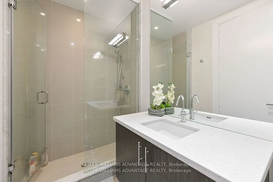29 Queens Quay E, #616