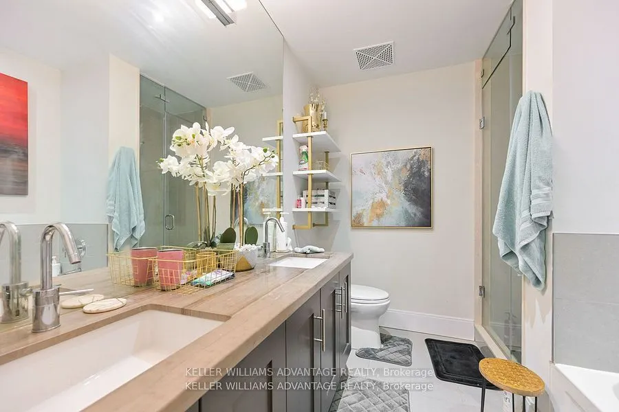 29 Queens Quay E, #616