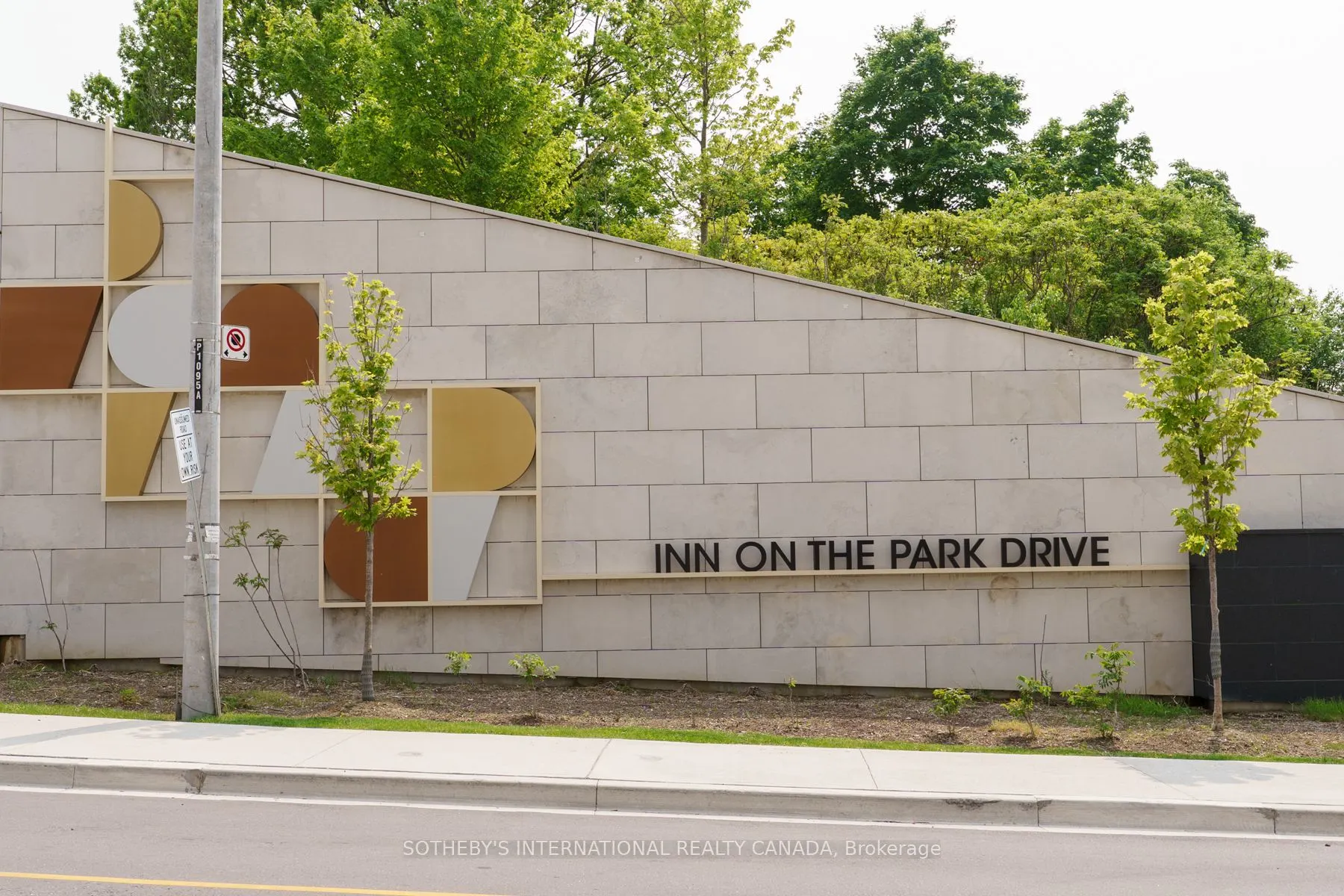 10 Inn on the Park W, #1101